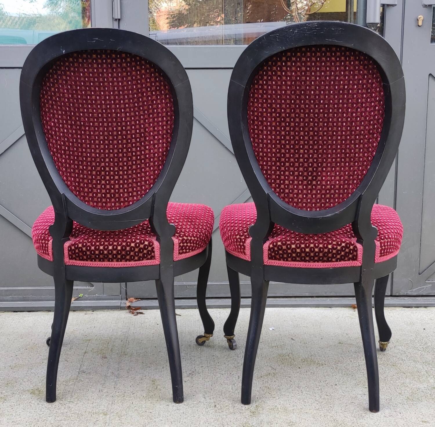 Living room set with Louis XV style medallion armchairs and chairs