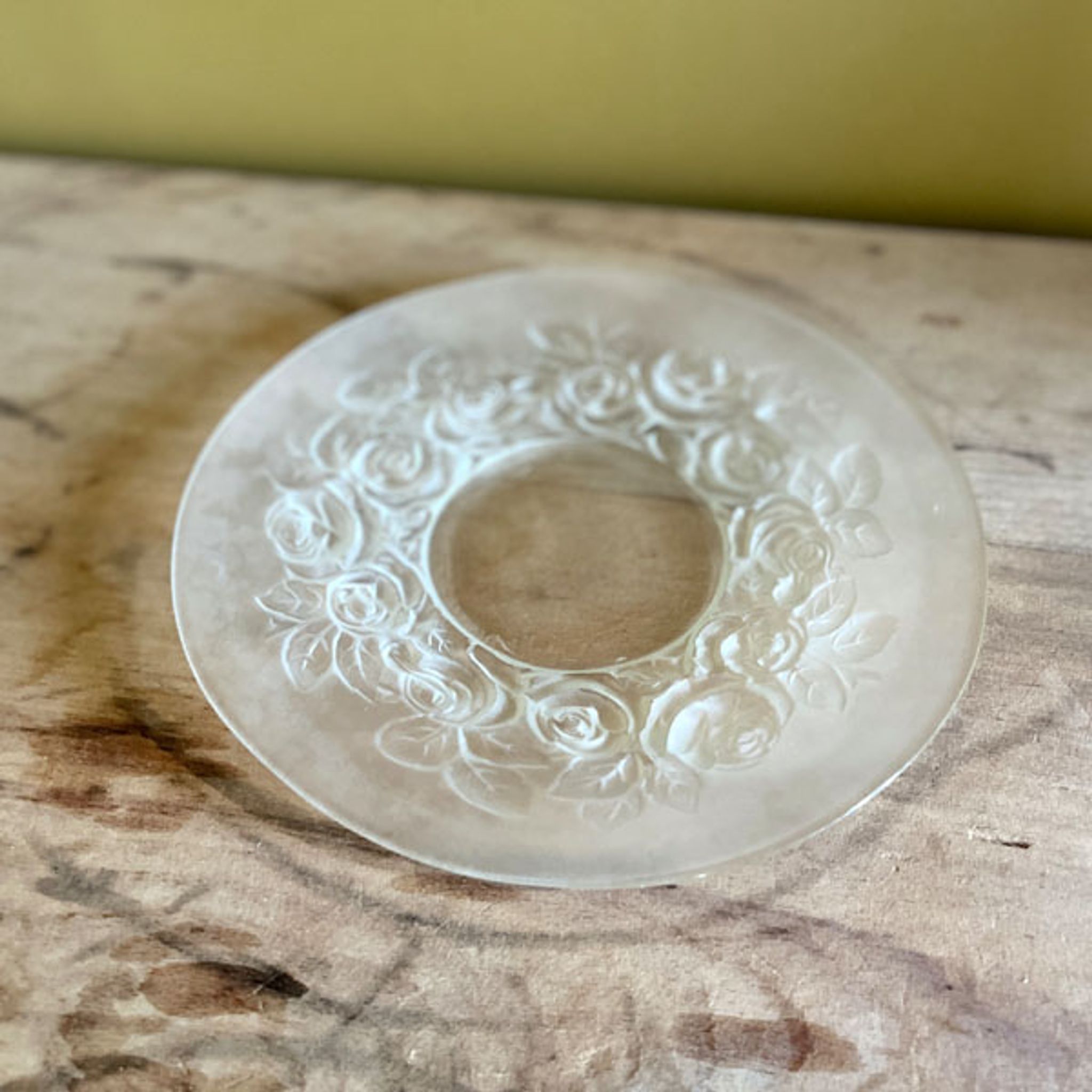 Plat en verre dépoli signée Verlys France