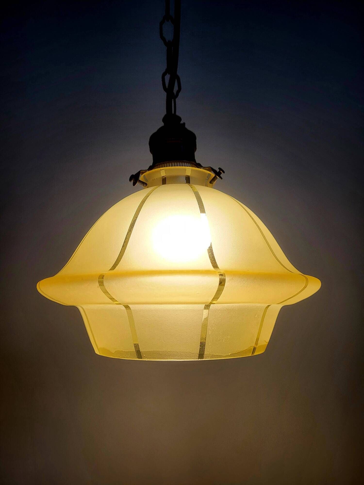 Lampe à main art déco en glaçure d’uranium; symmetrisch gelijnd, Belgique