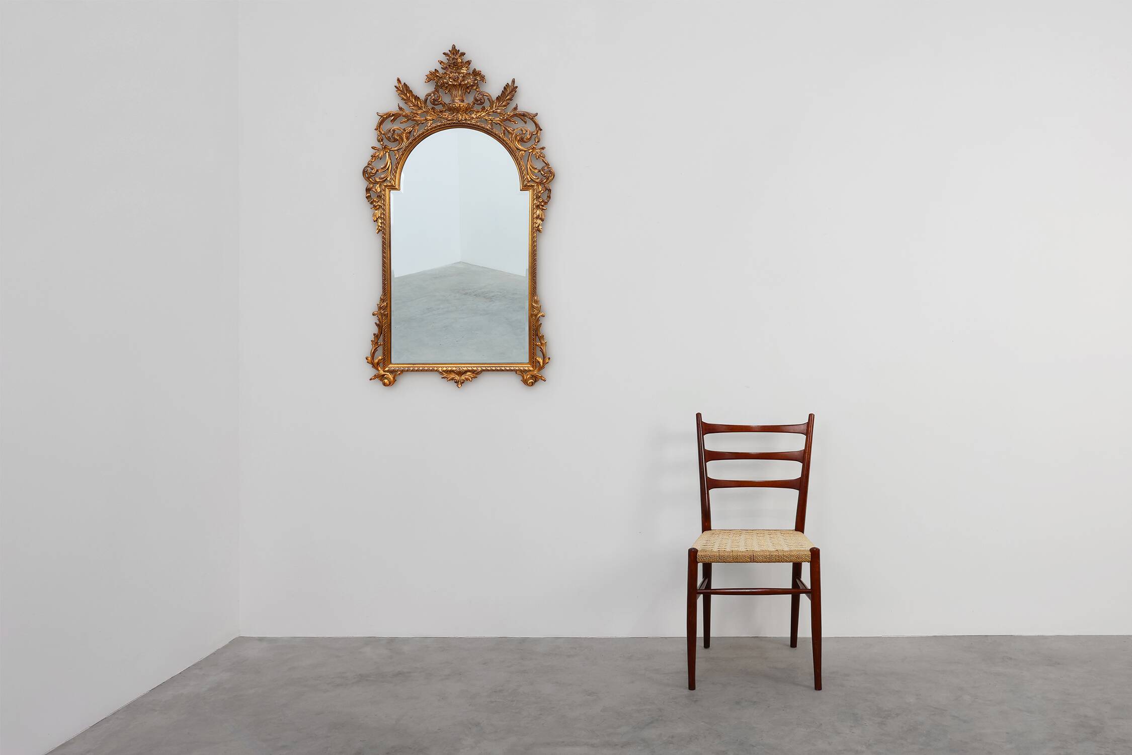 Miroir baroque doré de grande taille du 20e siècle par Deknudt Belgique