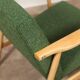 Fauteuil vintage Boucle verte bois naturel après rénovation