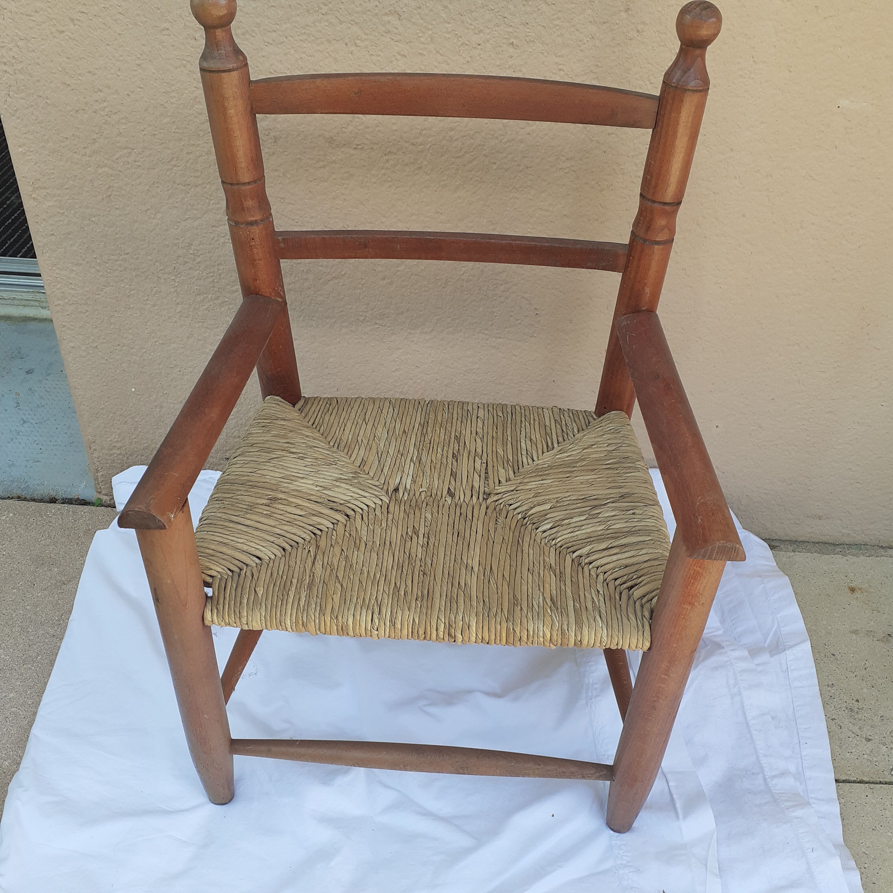 Children's armchair in dark wood and straw
