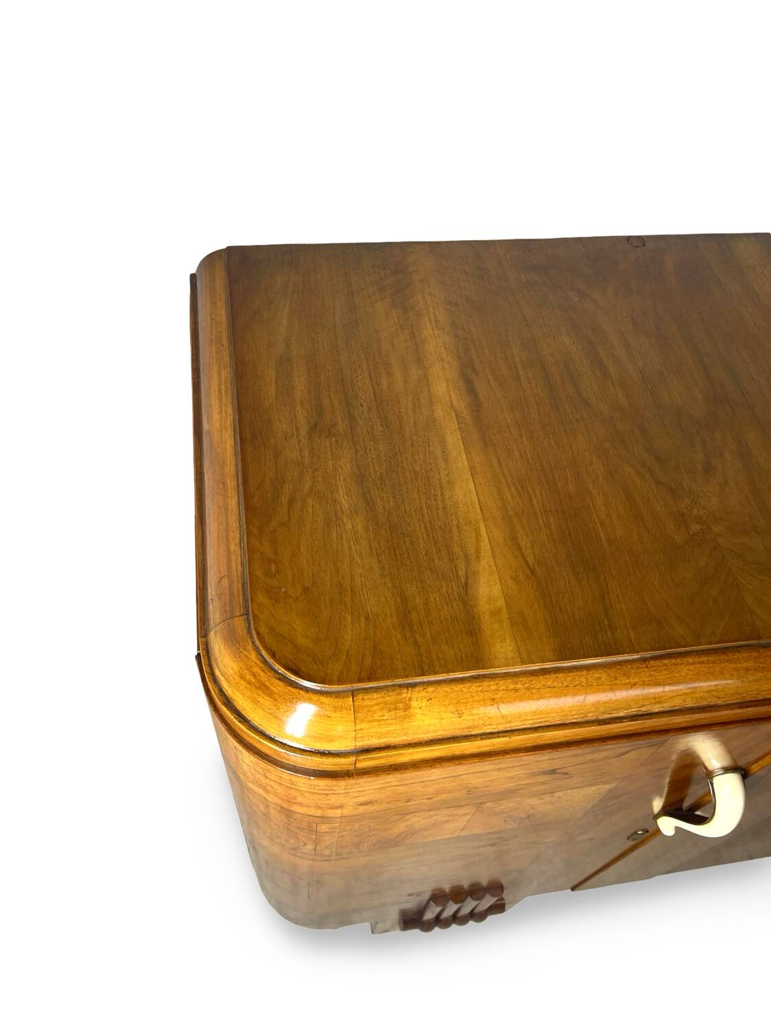 Buffet en noyer Art déco italien, de grande qualité.