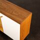 Meuble de rangement en bois blond et stratifié blanc