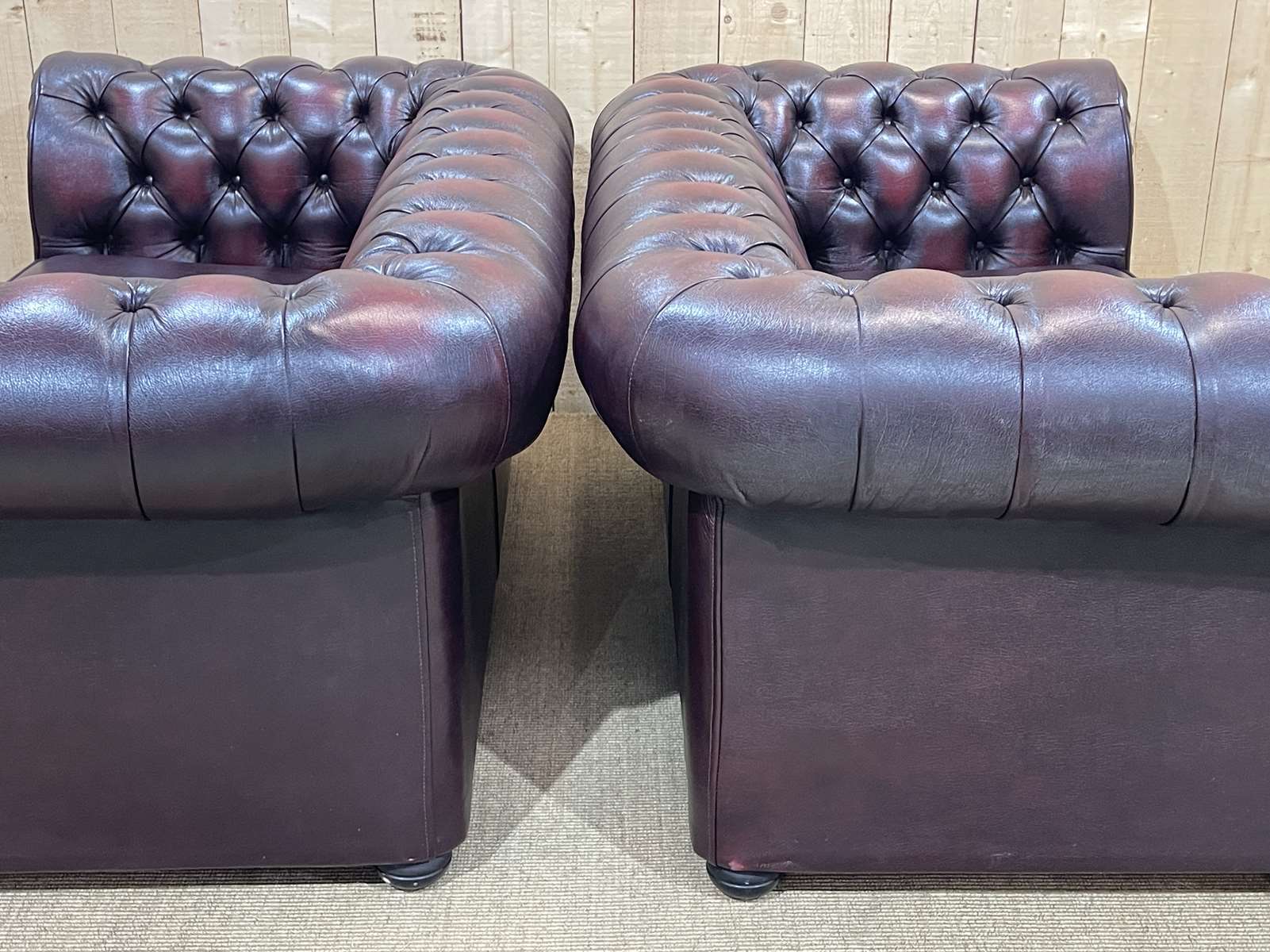 Pair of 2-seater leather Chesterfield sofas from the 1990s by Thomas LLOYD