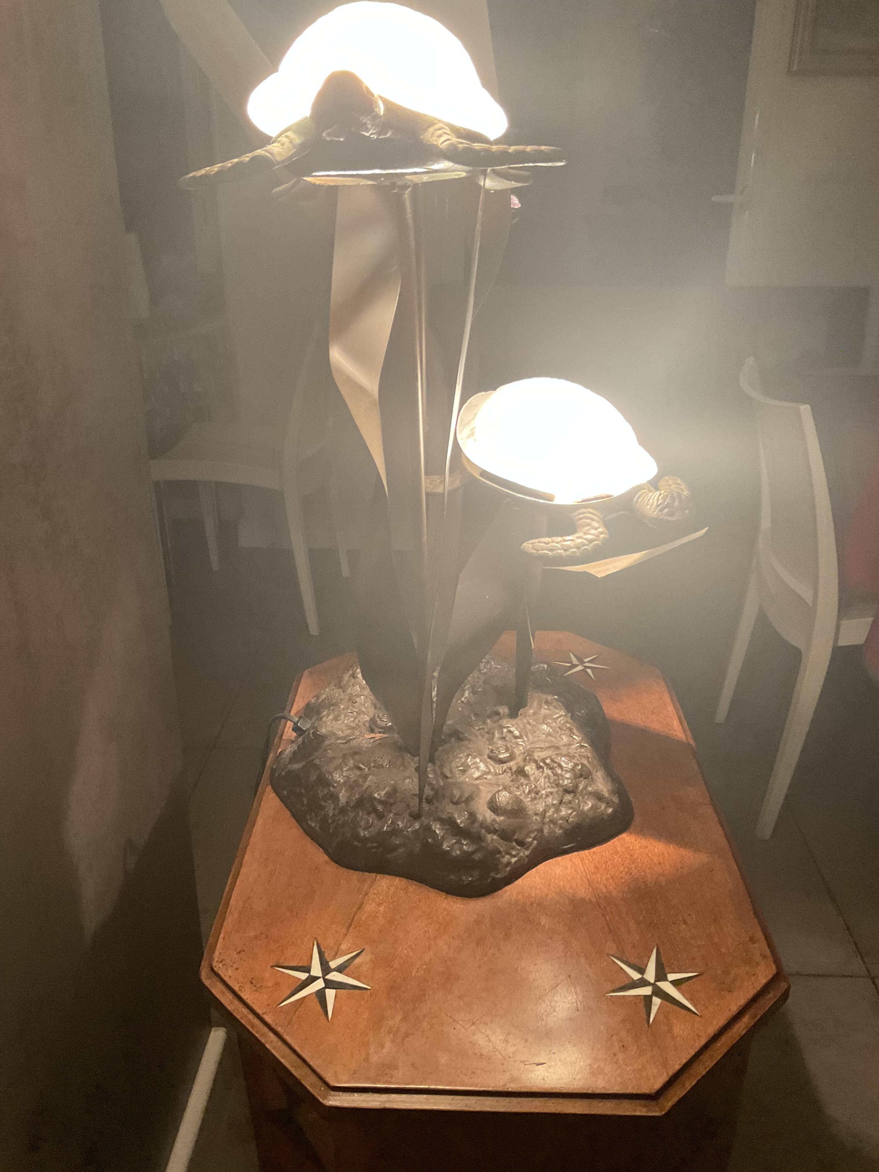 beautiful Art Deco lamp in excellent condition