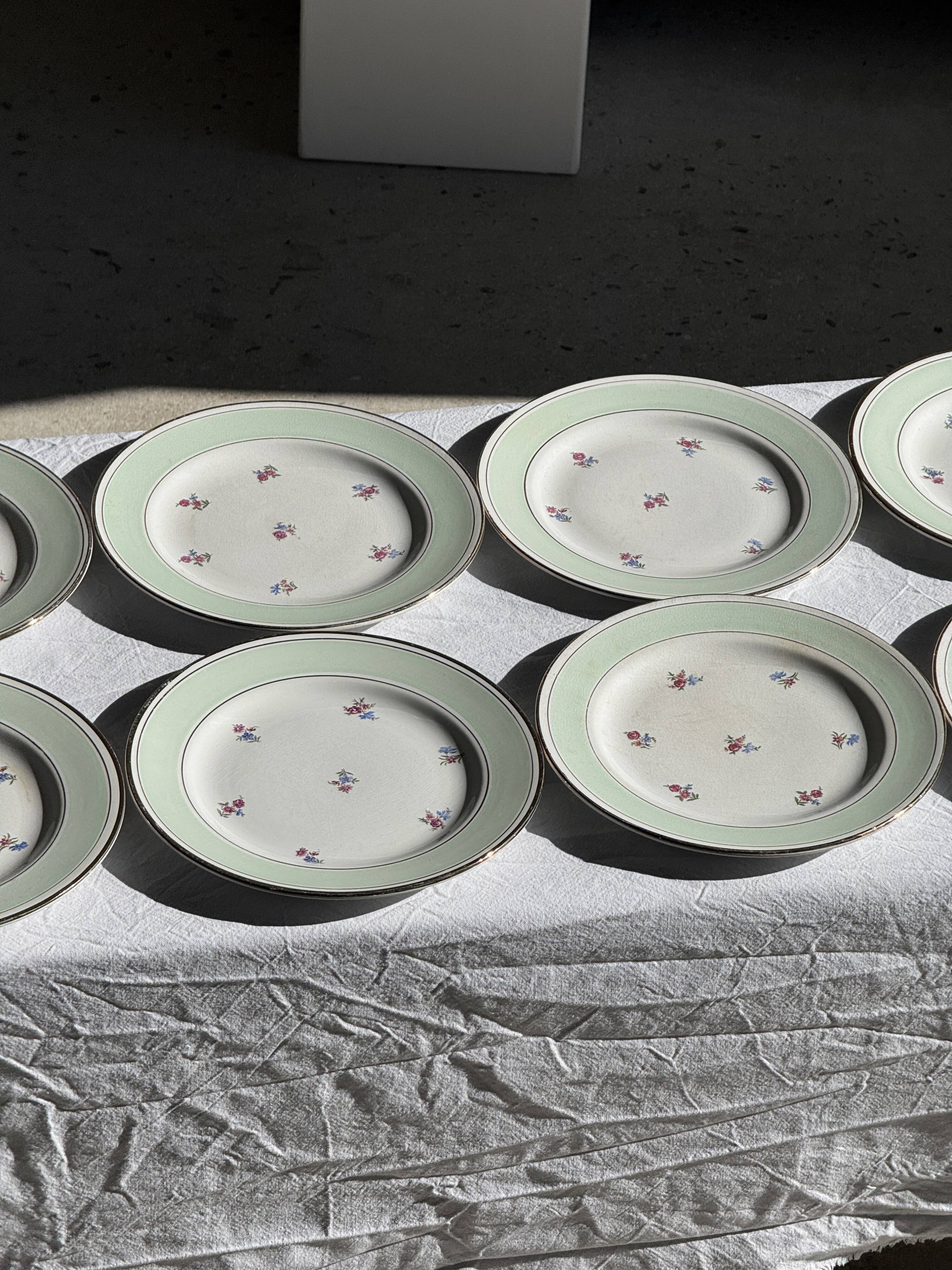 Set of 15 vintage turquoise dinner plates with gold trim and pink flowers D23.