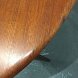 Round scandinavian dining table