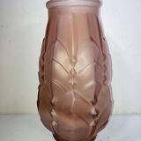 Beautiful art deco frosted glass vase dating from the 1920s-1940s in salmon color in good condition