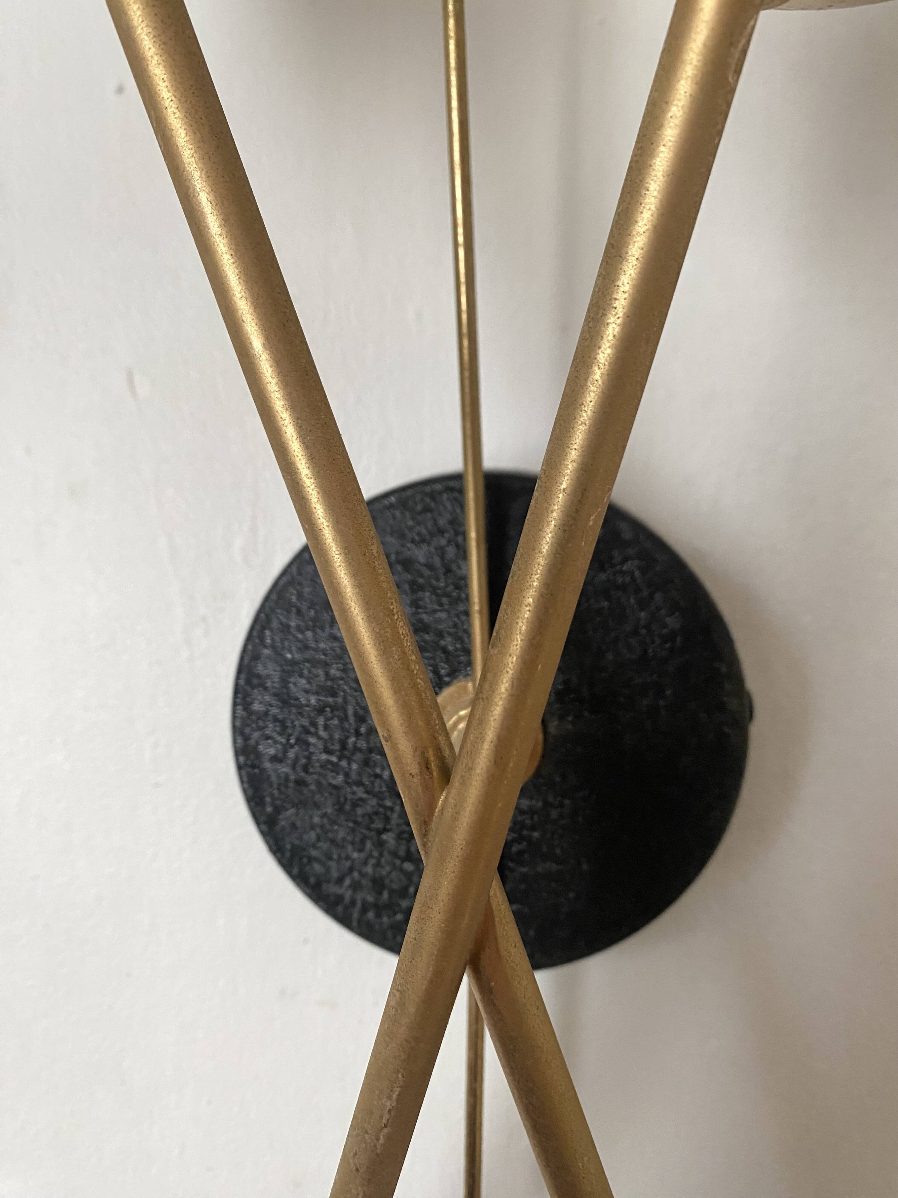 Pair of wall sconces from the 60s, gold metal and tulips.