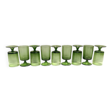 Ensemble de neuf verres verts soufflés à la main, Empoli, Italie