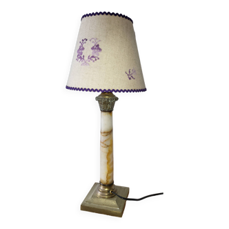 Lampe à poser en marbre et laiton