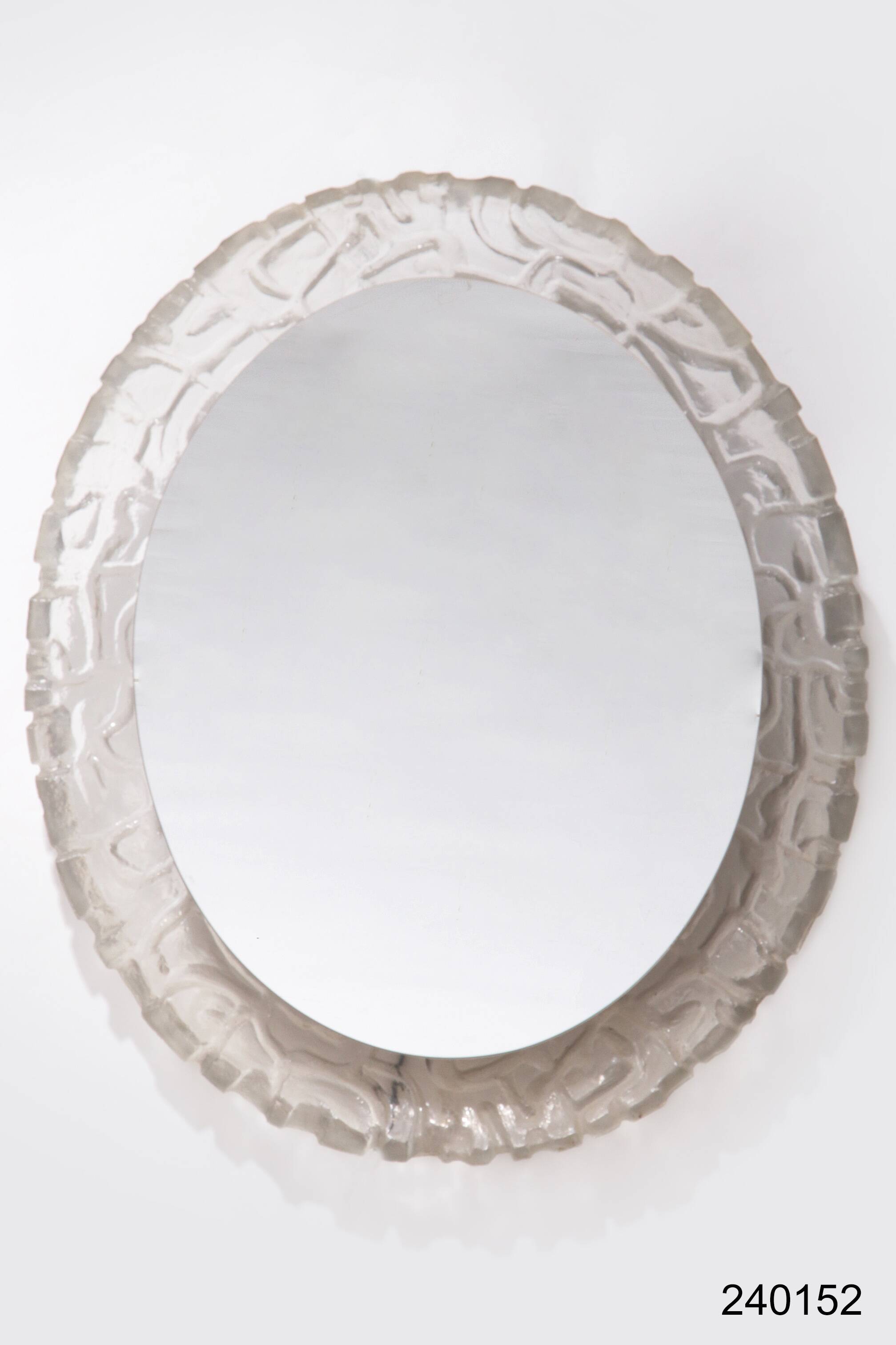 Miroir mural de salle de bain ovale avec éclairage et bord en plexiglas - Hillebrand