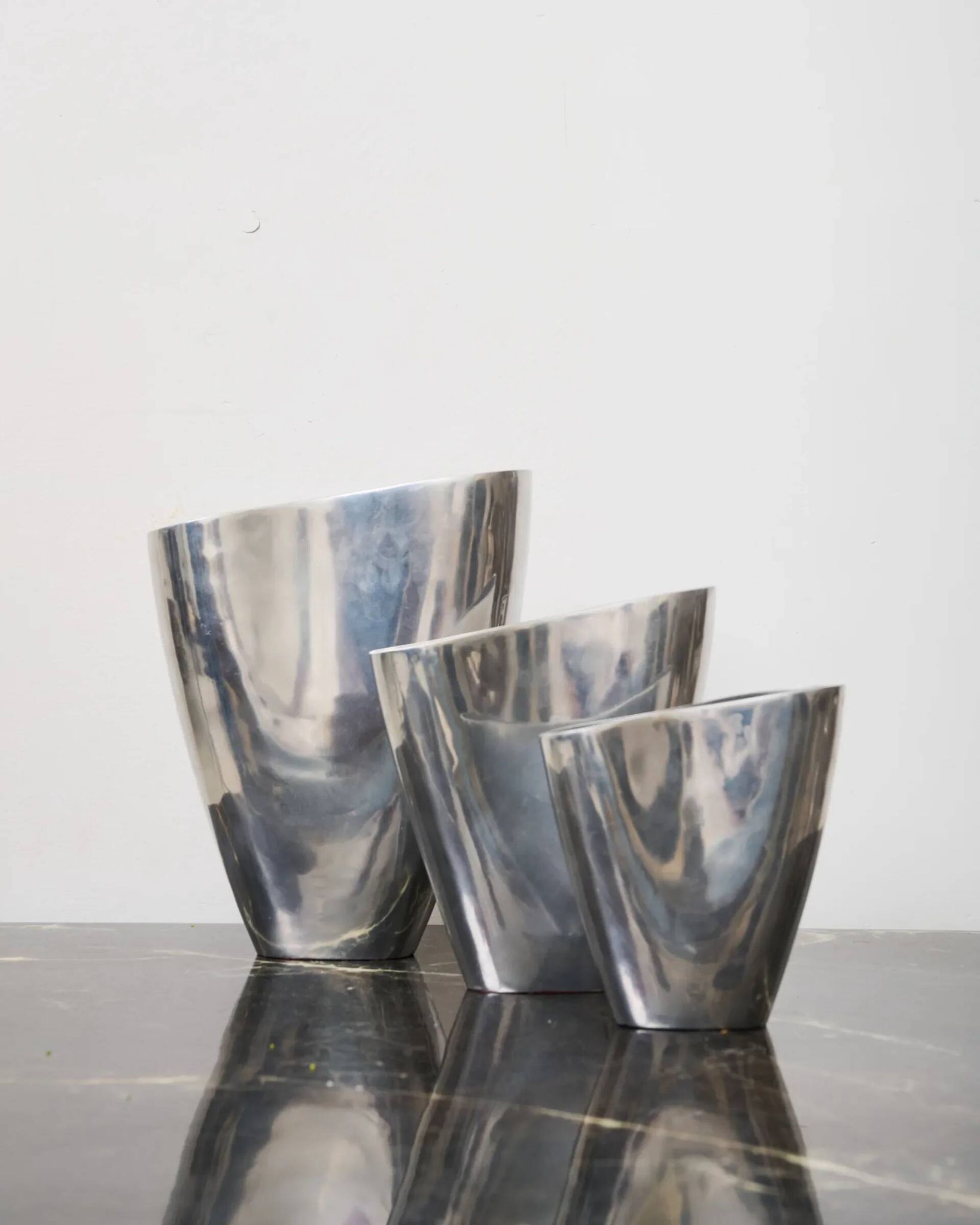 Vase moyen "Sillage" en fonte d'aluminium, 1970s