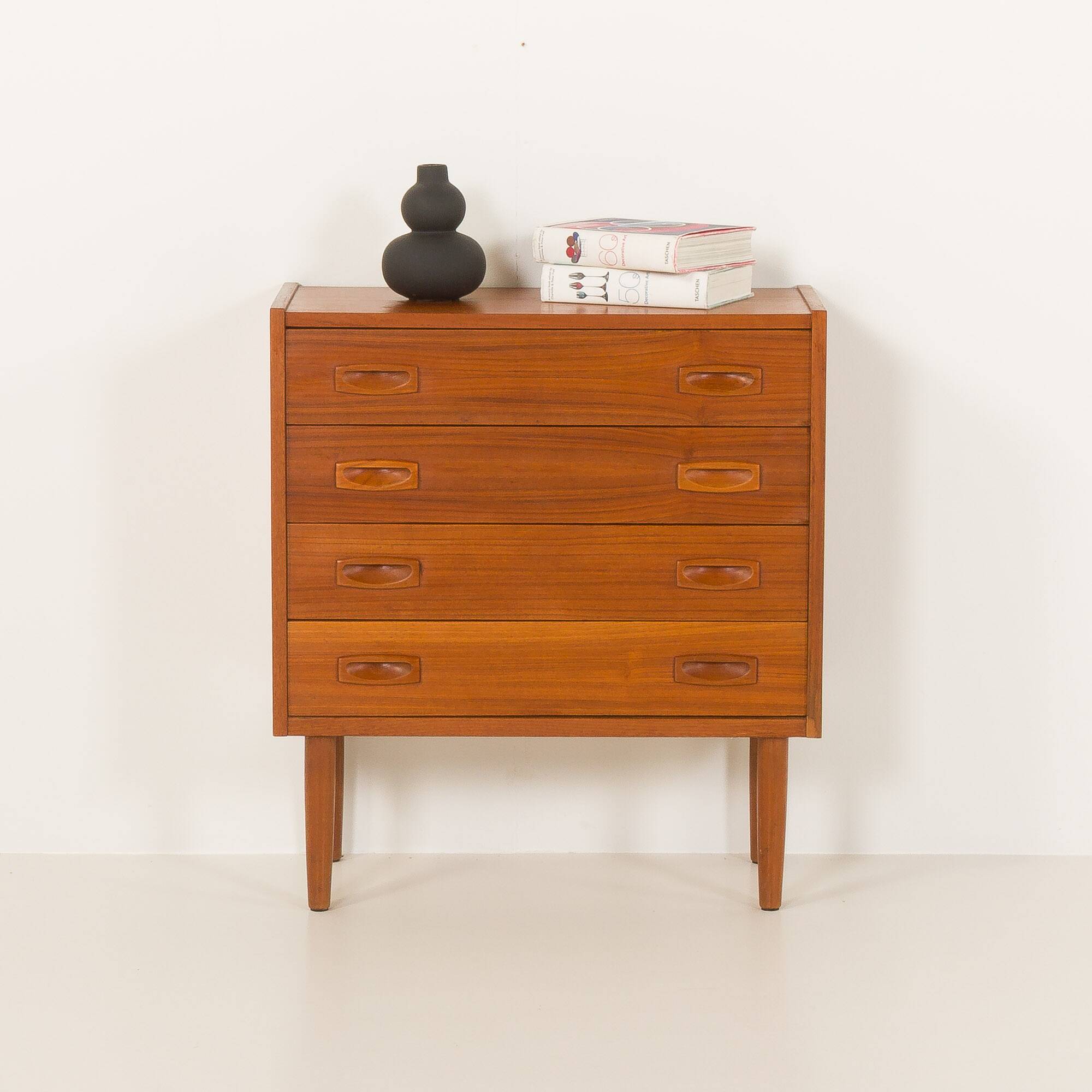 Petite commode en teck à 4 tiroirs, Danemark, années 1960