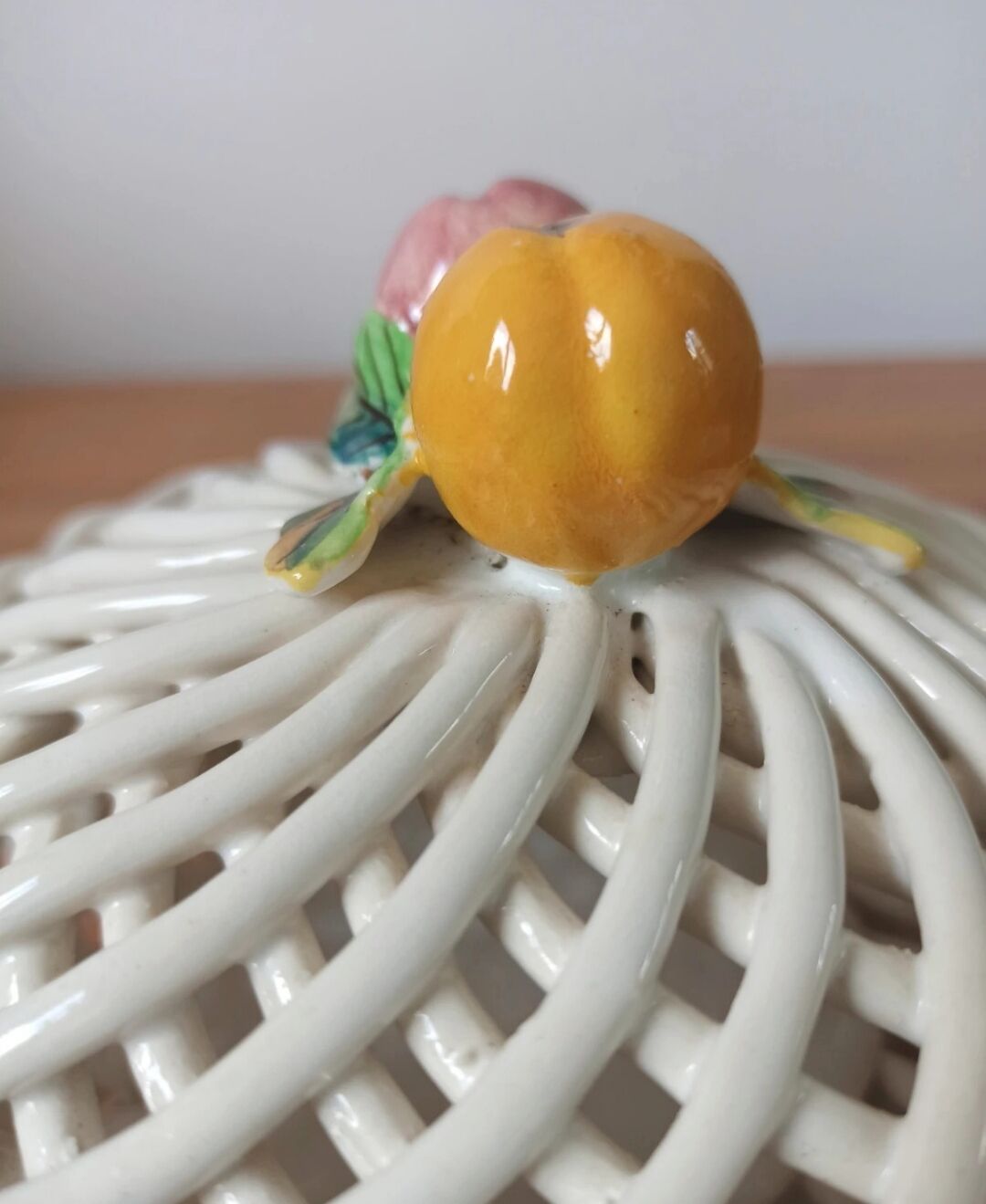 Vintage woven box - Fruit decor in slipware