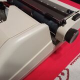 Machine à écrire vintage Olympia Carina 2 années 80