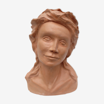 Ancien buste de jeune femme en terre cuite