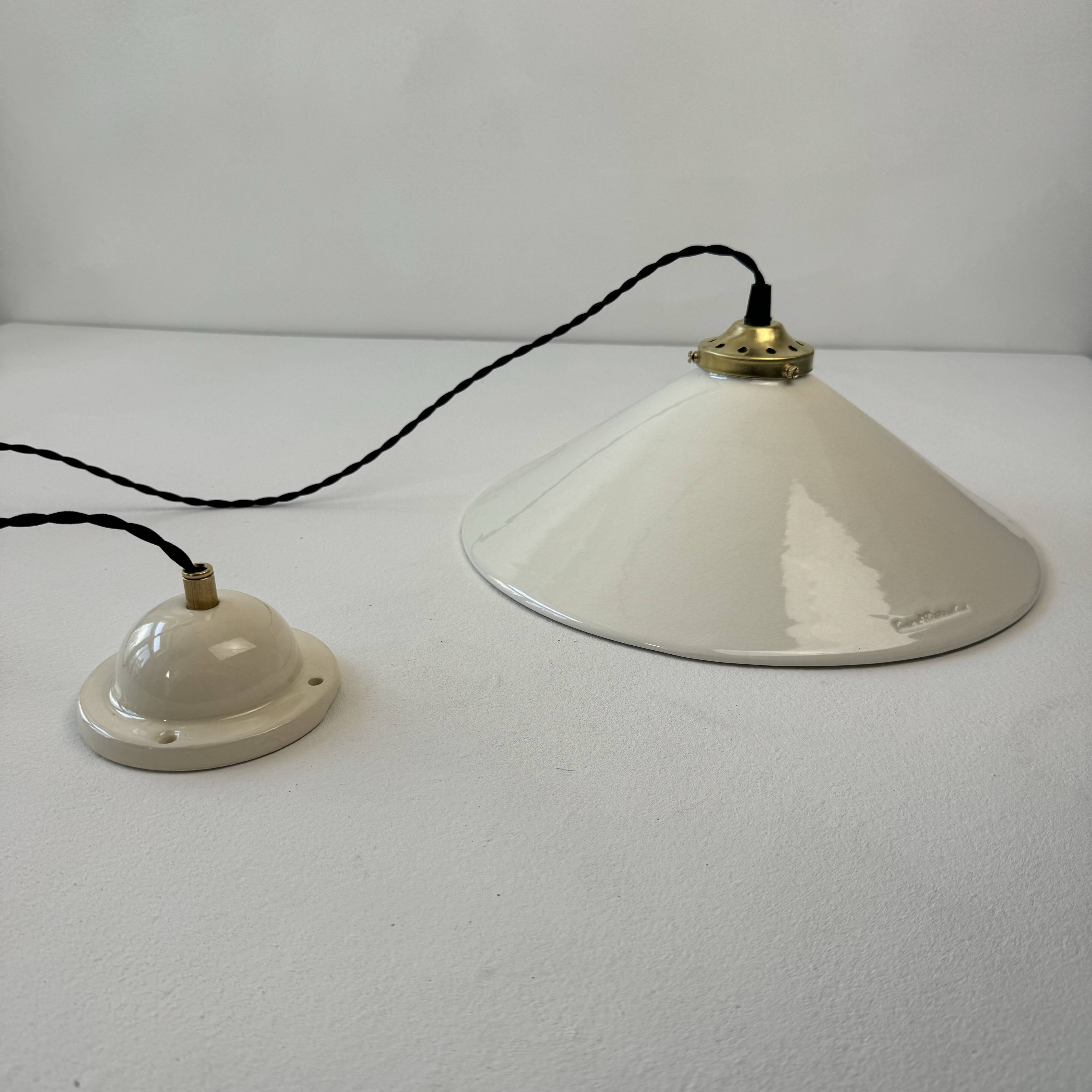 White ceramic suspension