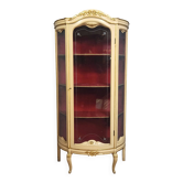 Curved display cabinet in Louis XV style, in cream lacquered wood enhanced with gilding.