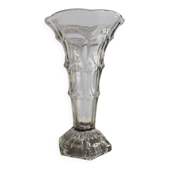 Grand vase en verre en forme de cornet