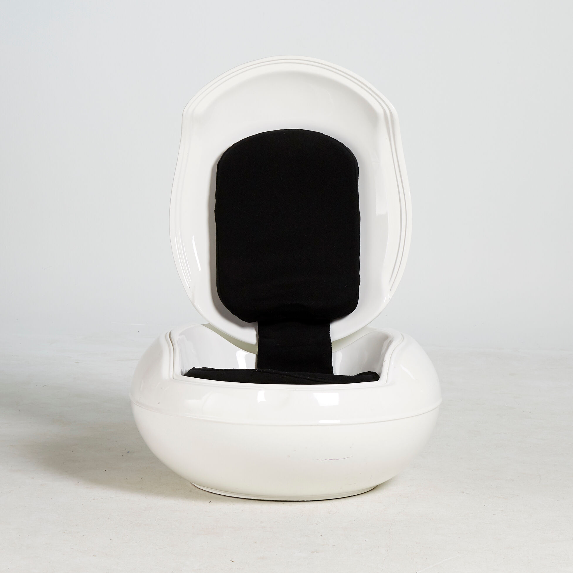 Egg chair by Peter Ghyczy