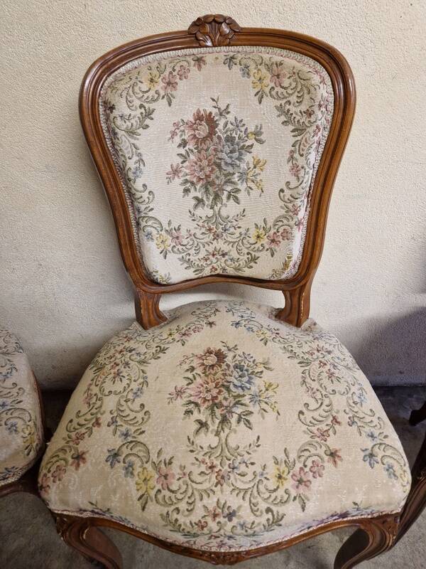 Set of 3 Louis XV style chairs - In carved and moulded wood with flowers