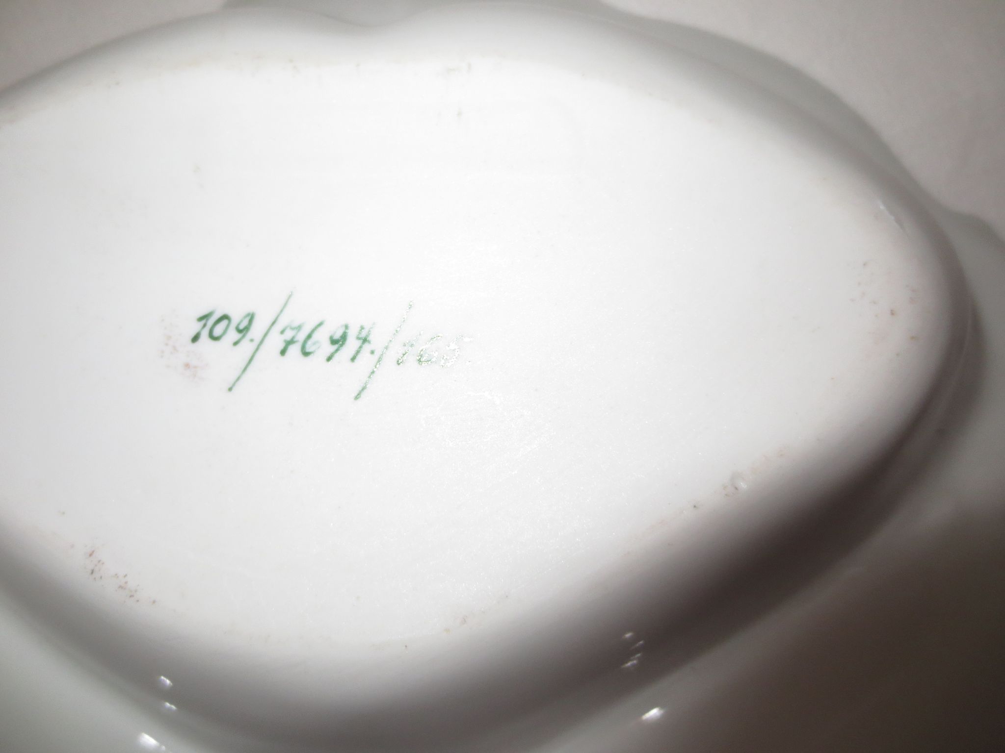 Numbered decorated porcelain quarter dish for hors d'oeuvre or other