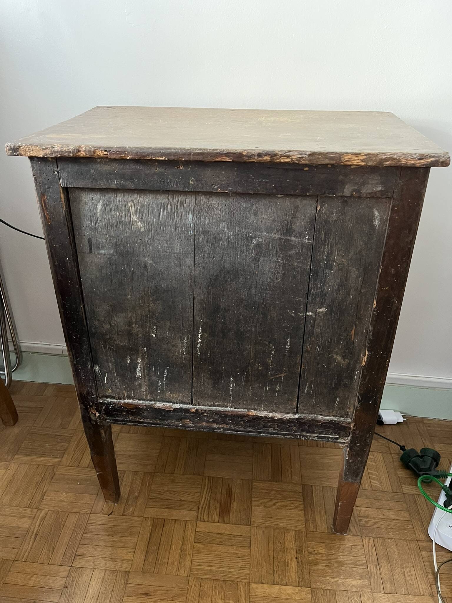 Table de chevet en bois massif d’origine fin du XVIIIe siècle (1780-1800)