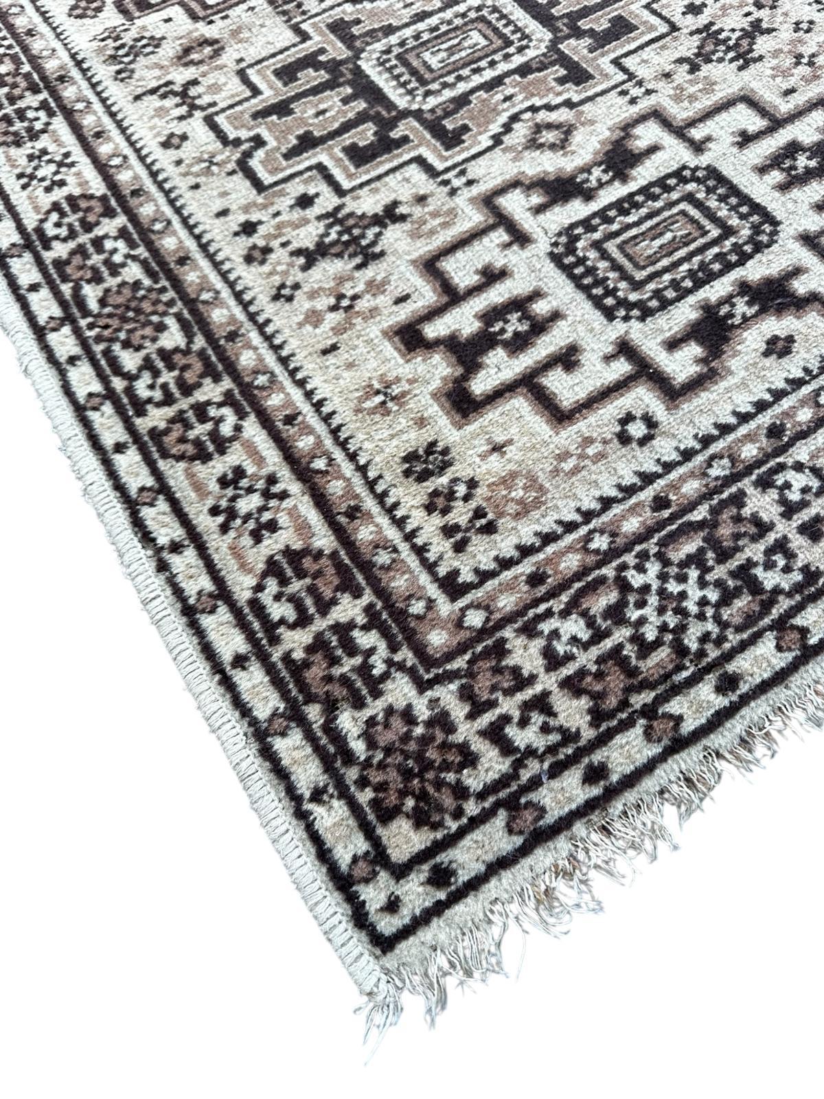 Oriental style rug 70cm x 170cm