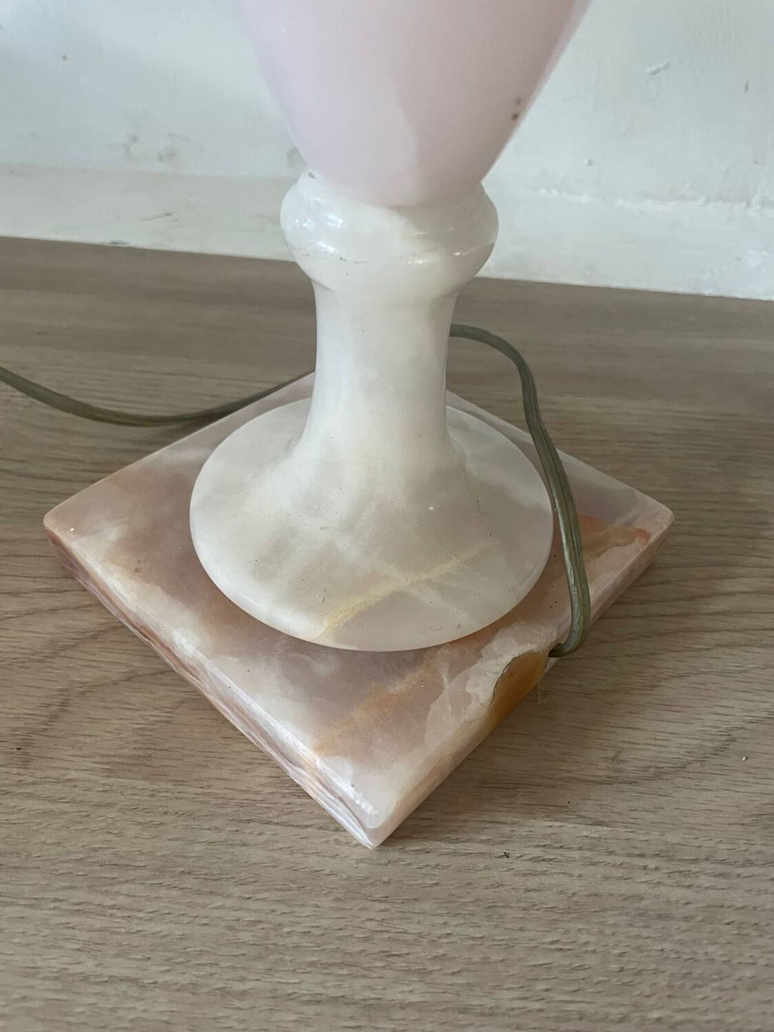 Pied de lampe en onyx rose et blanc
