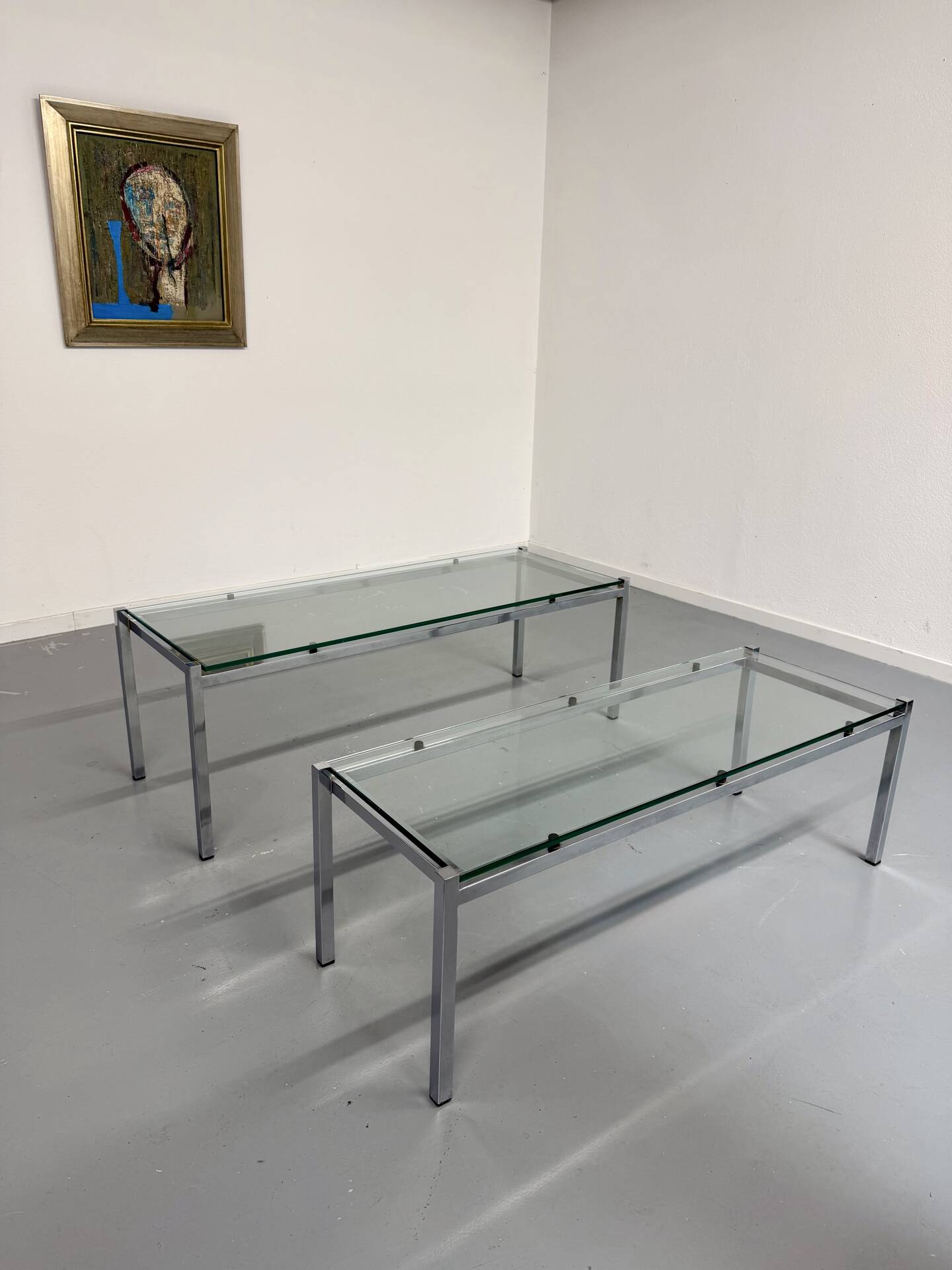 2 large nesting coffee tables in chrome and glass, 1970s design.