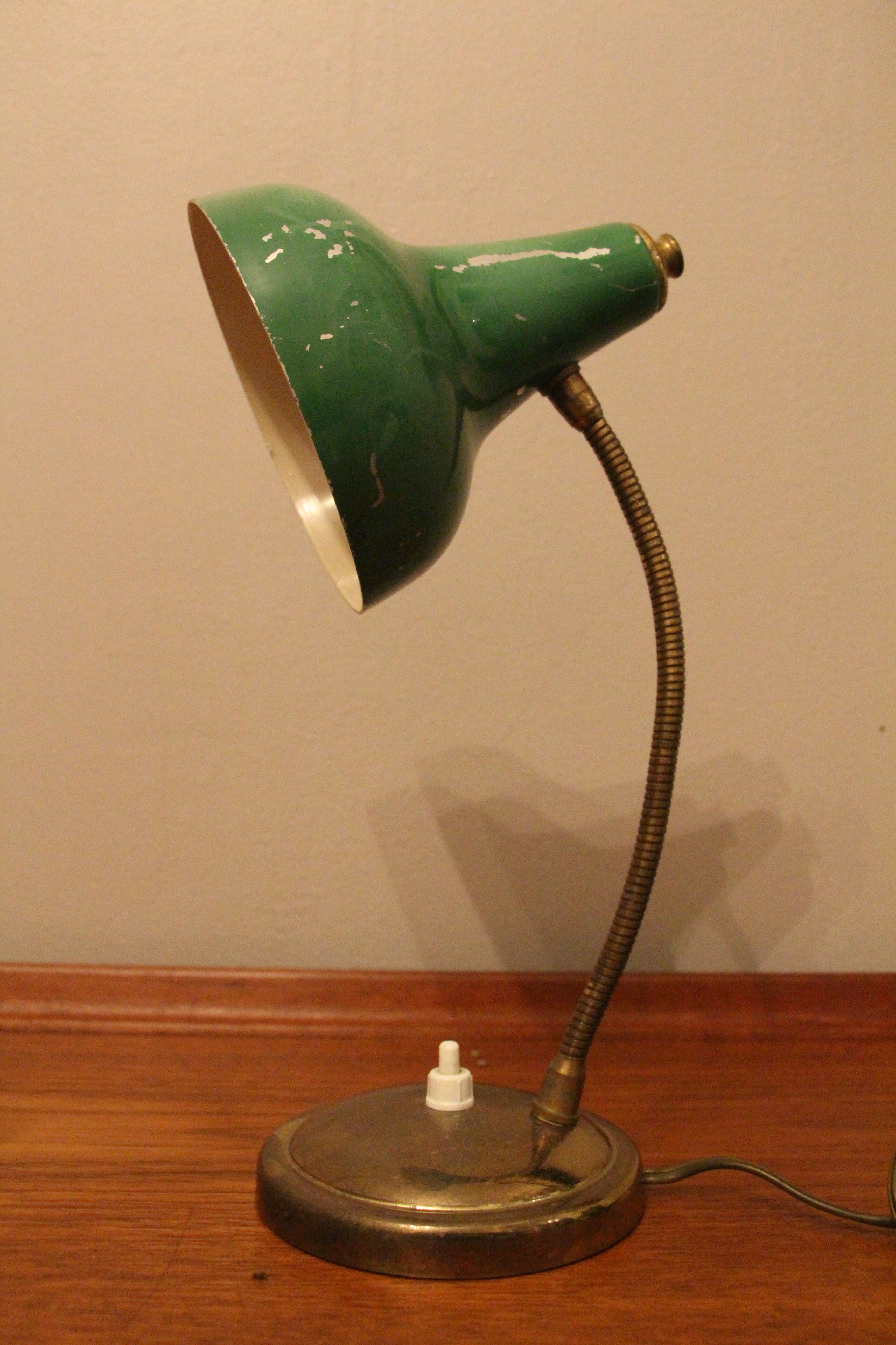 Green desk lamp 50's
