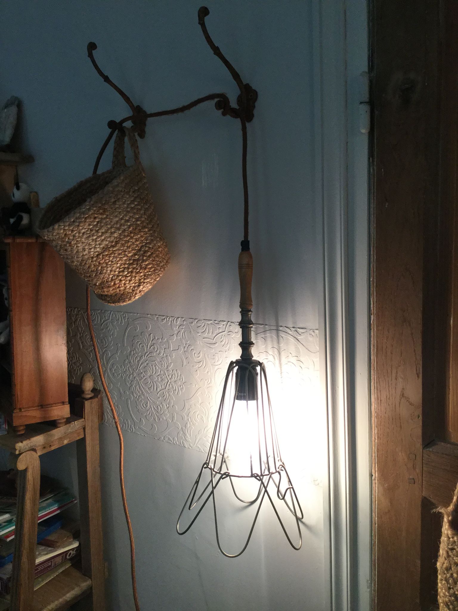 Wood lamp