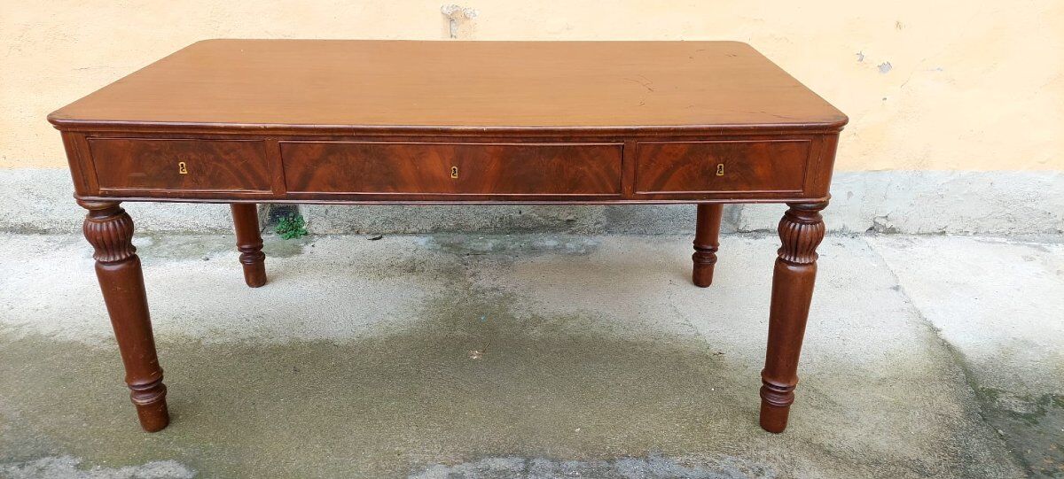 Antique writing table in mahogany, Louis Philippe style, Austria, 19th century.