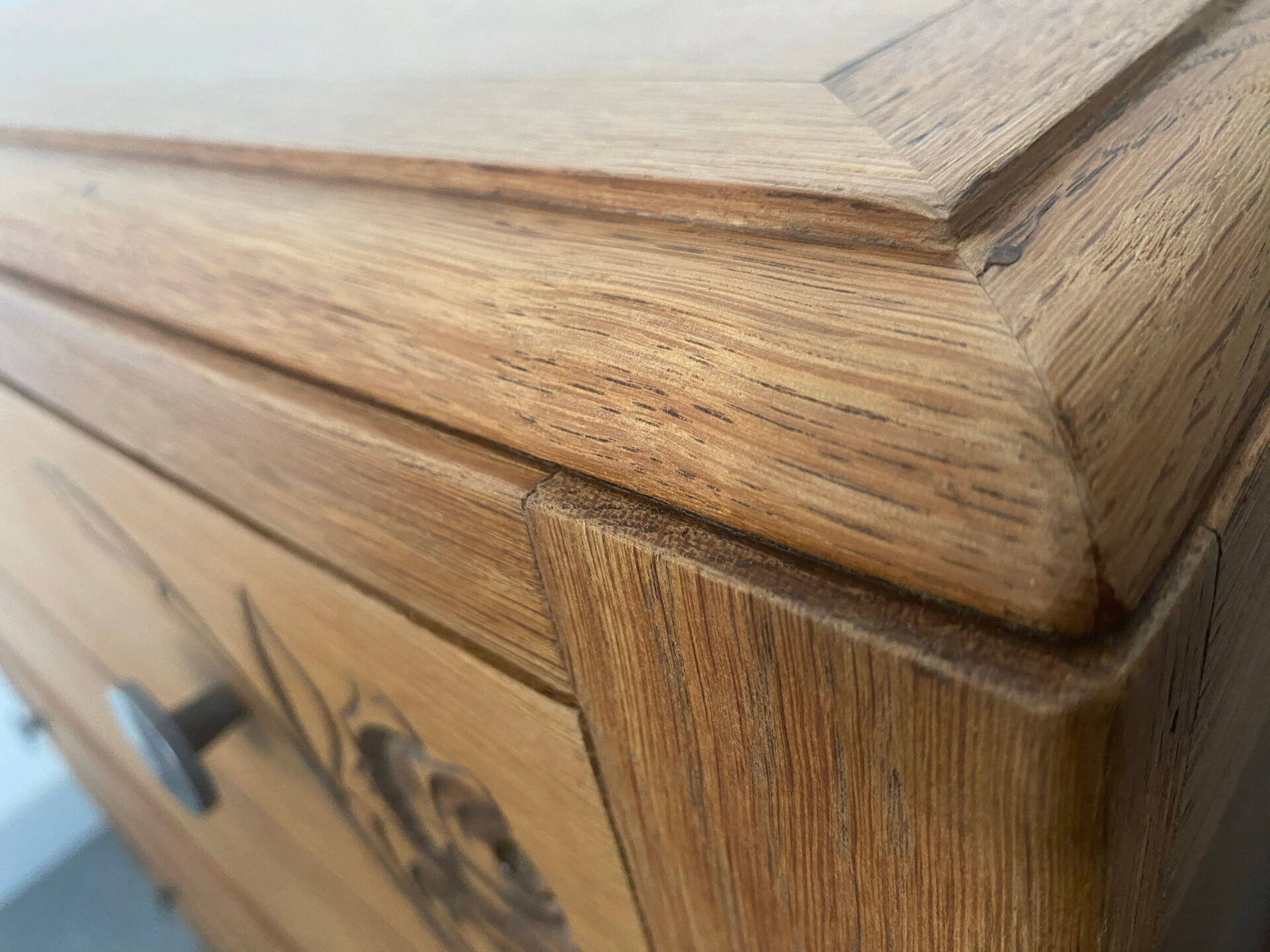Art Deco chest of drawers