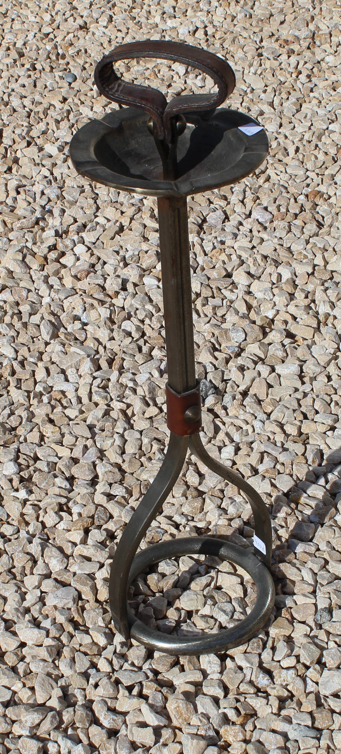 Cendrier sur pied en fer et cuir par Jean-Pierre Ryckaert, années 50