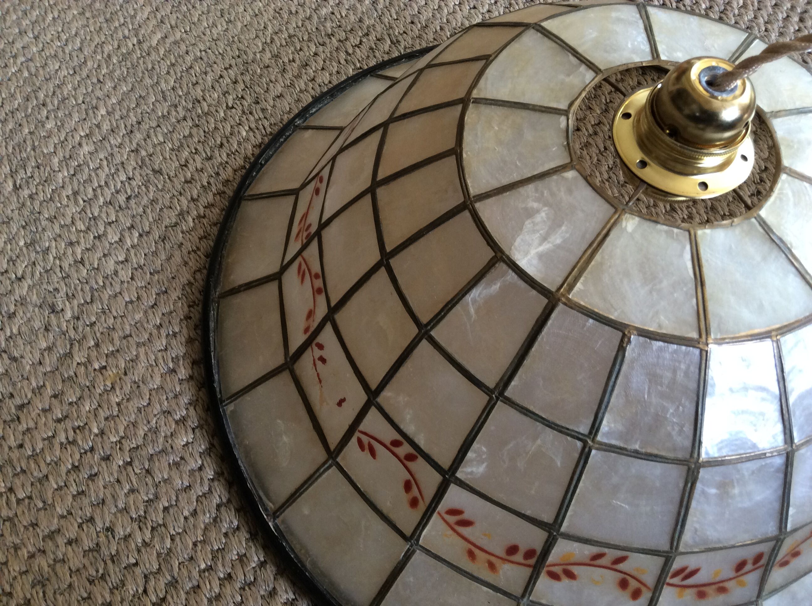 Mother-of-pearl suspension