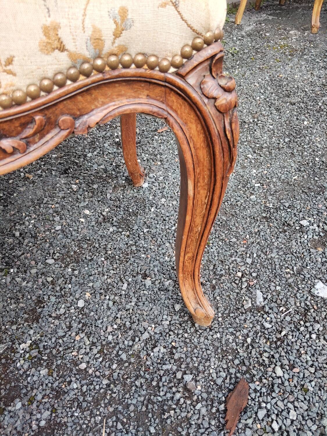 Suite de 3 fauteuils style Louis XV en bois sculpté – tapisserie tradi