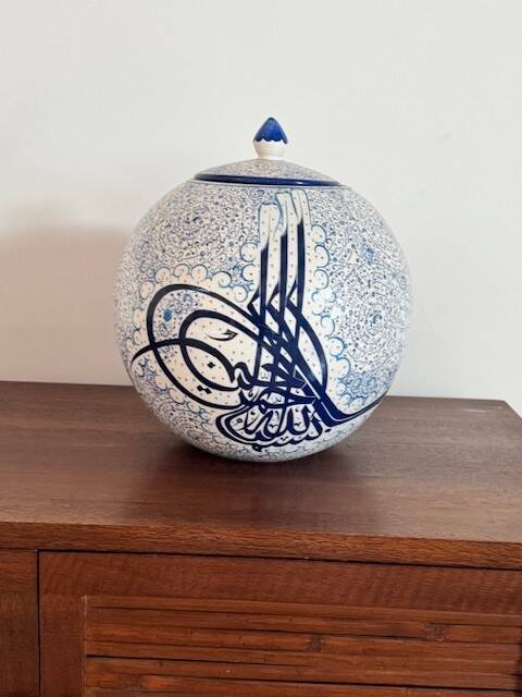 Hand painted ceramic vase Kutahya Türkiye