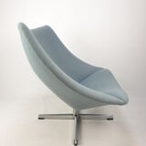 Oyster chair with cross base by Pierre Paulin for Artifort, 1965