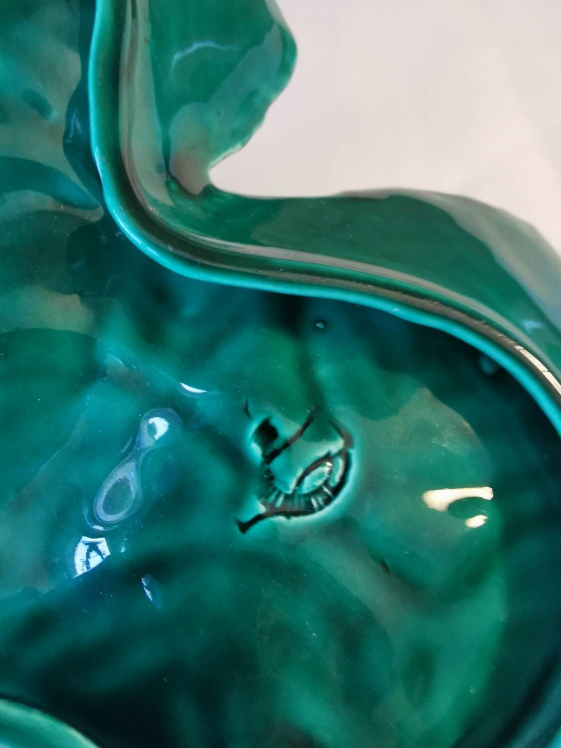 Plat vintage Barbotine fraisier Vallauris.