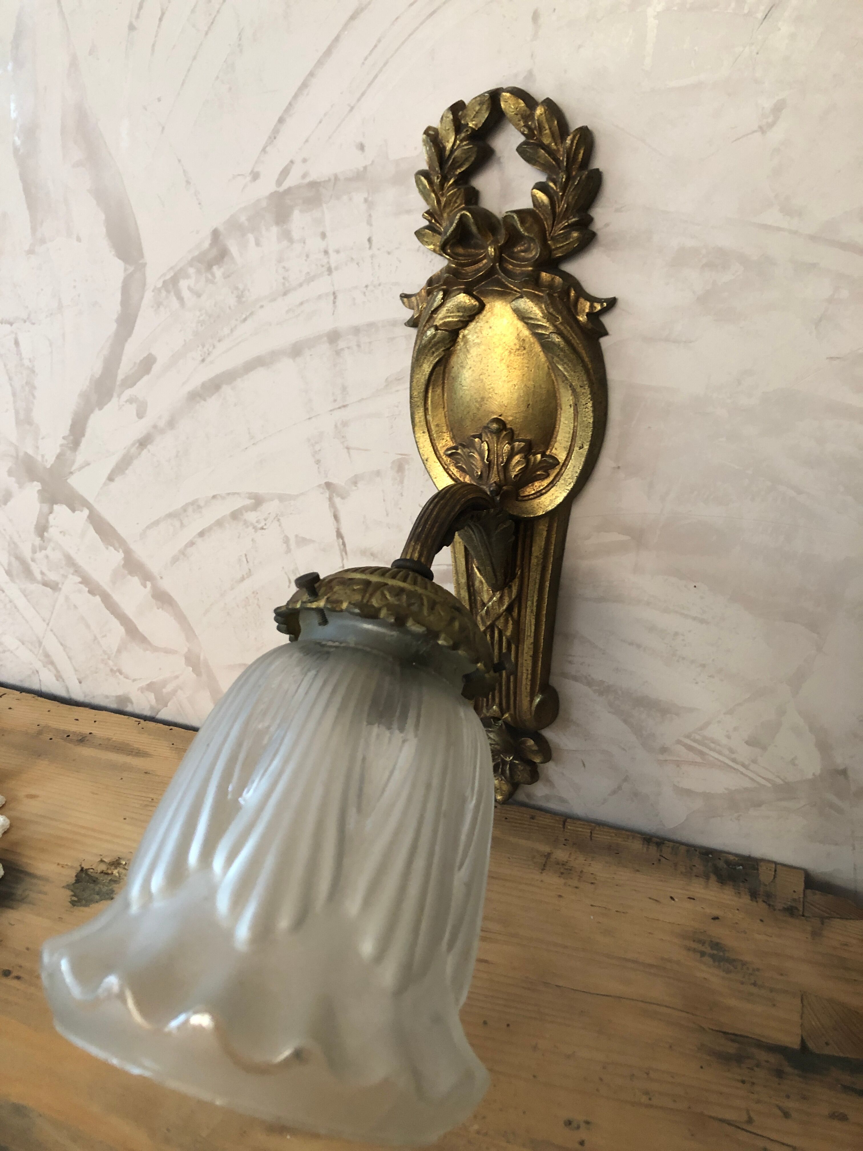 Bronze wall lamp