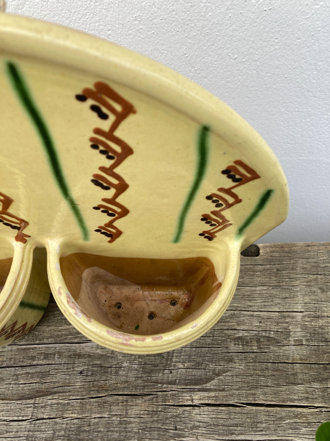 Wall-mounted planter or cutlery drainer in yellow vintage ceramic
