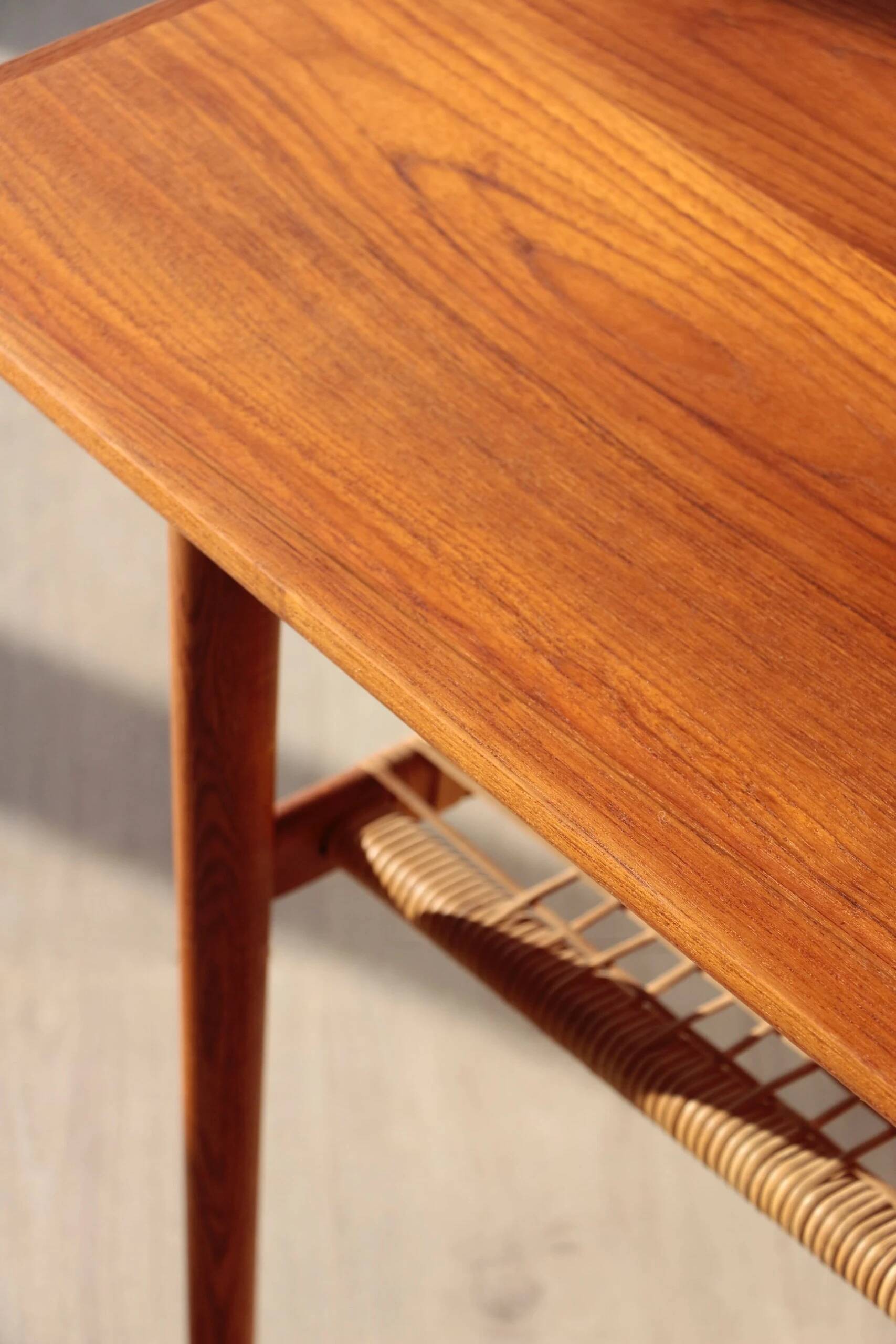 Vintage Scandinavian coffee table in teak and rattan – Danish design from the 1960s.