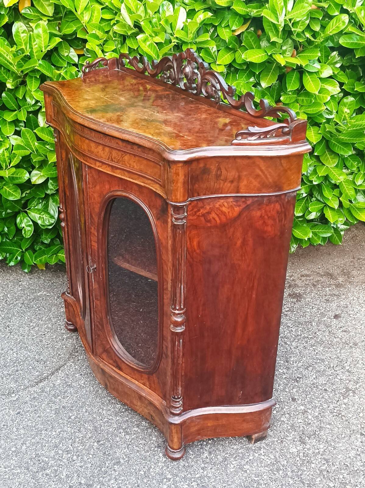 Napoleon III period display cabinet in rosewood.