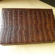 Coffret boite à cigarettes en bois recouvert de cuir synthétique façon croco