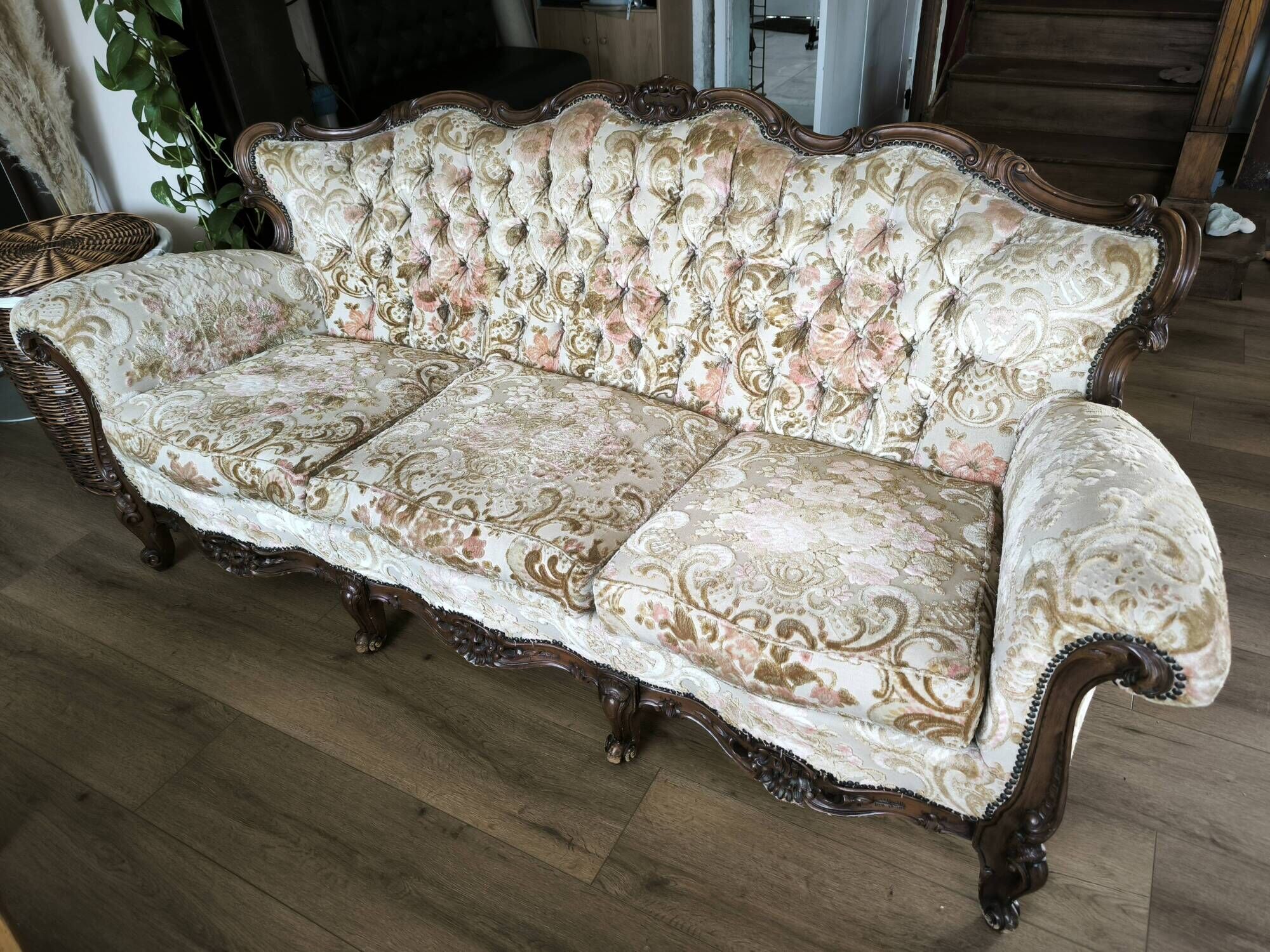 Canapé trois places et ses deux fauteuils style Louis XV rocaille