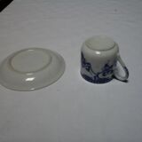 Assortment of 3 blue cups