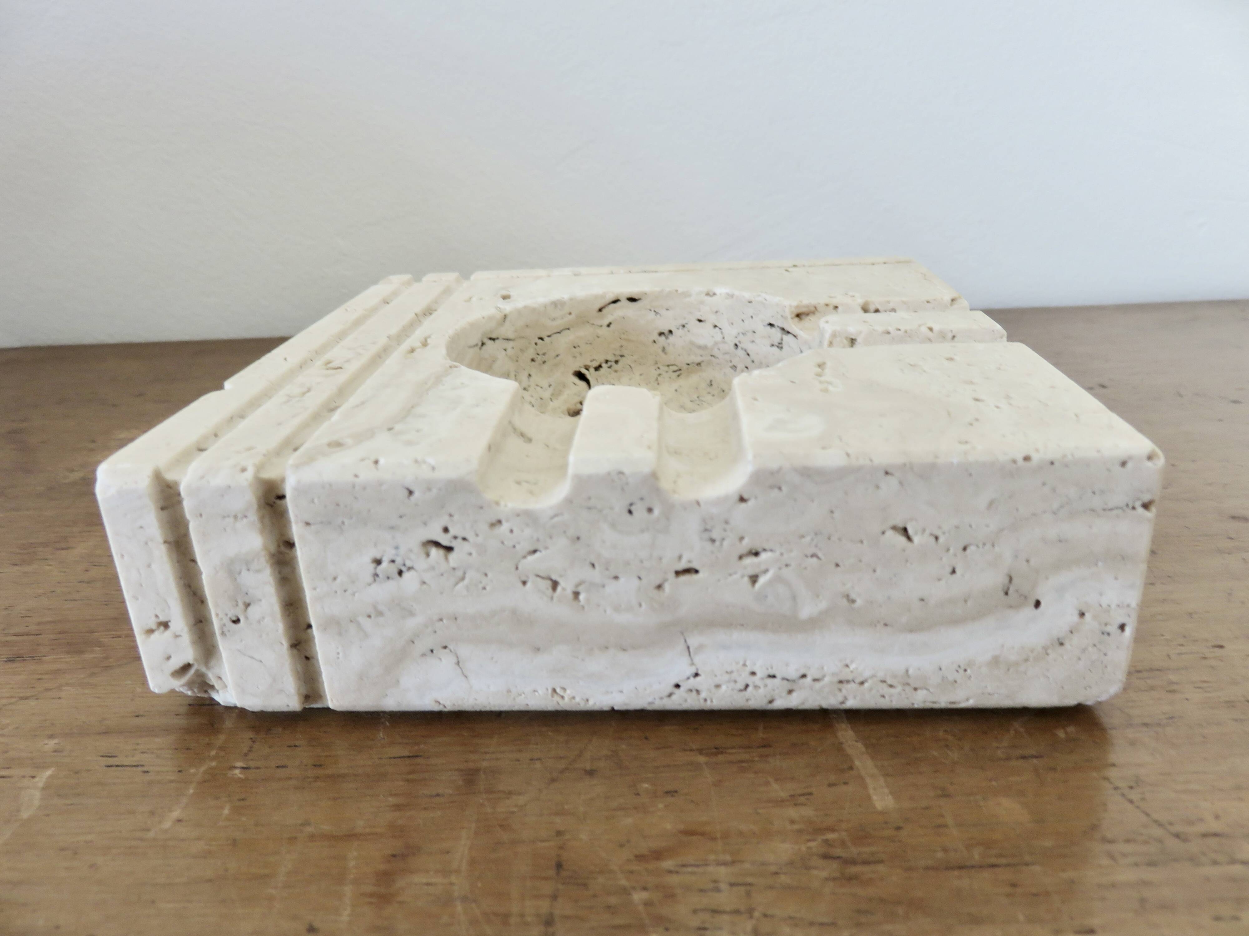“Fratelli Mannelli” ashtray in travertine, design by Enzo Mari, Italy, 1970